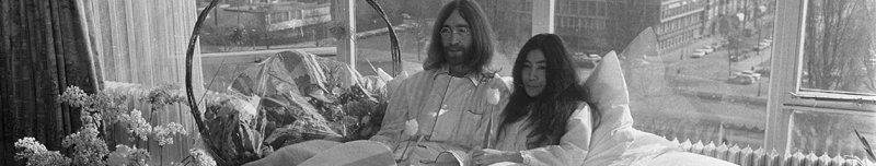 John_Lennon_en_zijn_echtgenote_Yoko_Ono_op_huwelijksreis_in_Amsterdam._John_Lenn,_Bestanddeelnr_922-2302