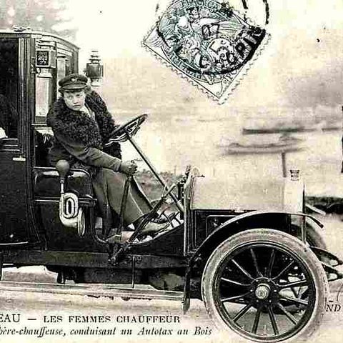 Marque inconnue - Femme chauffeur Taxi autotax a capote - Voiture ancienne de 19--