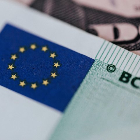 pexels-karola-g-4386152