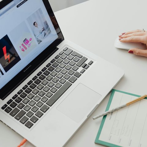 pexels-karola-g-5908766