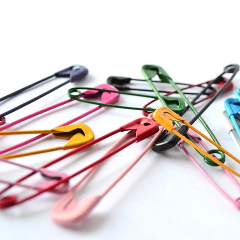 safety-pin-390364_960_720